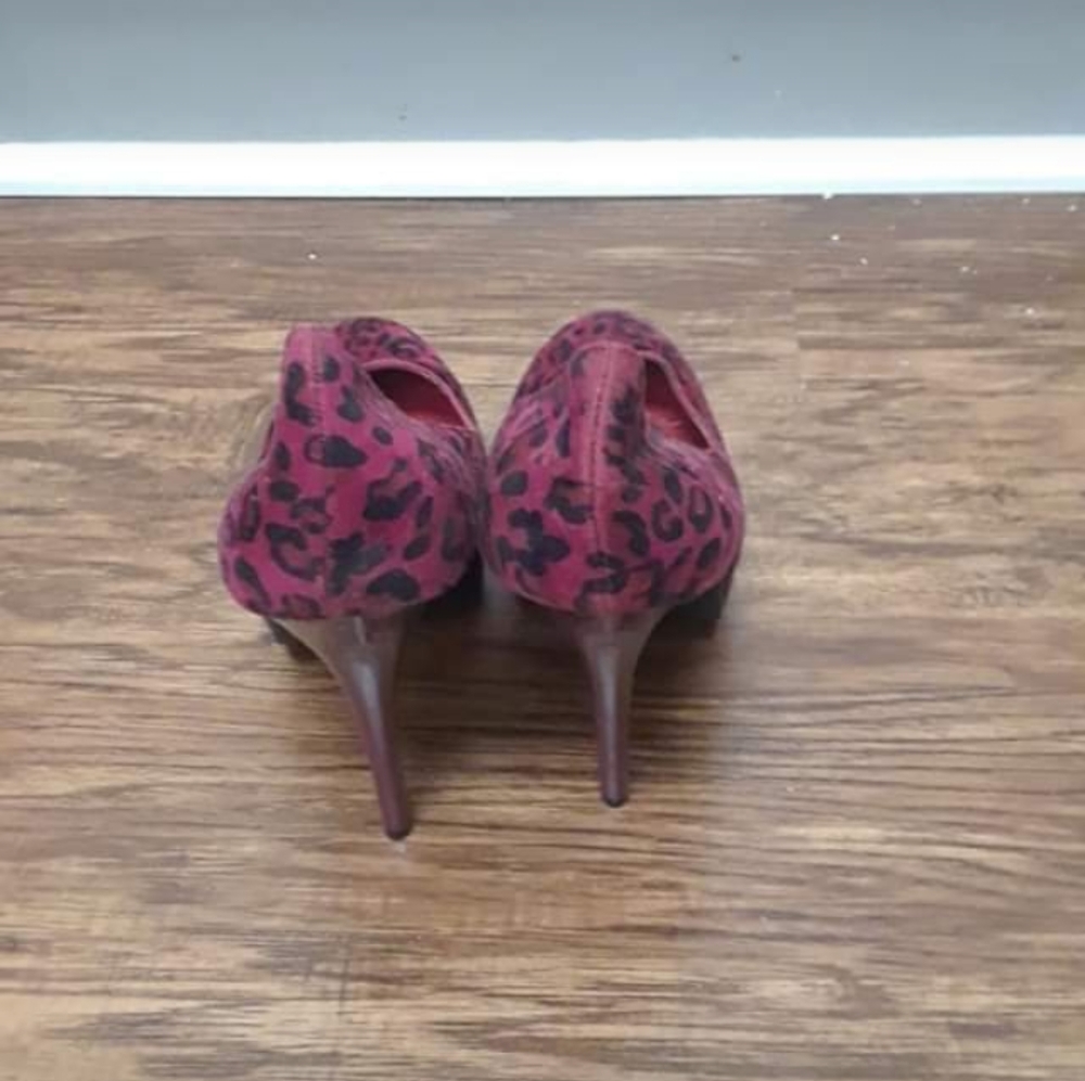 Heels - Picture 3 of 3